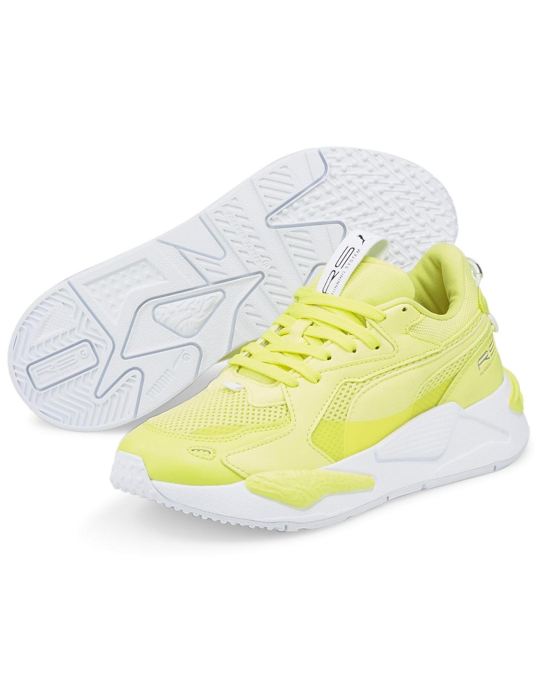 Zapatillas puma amarillo de mujer.