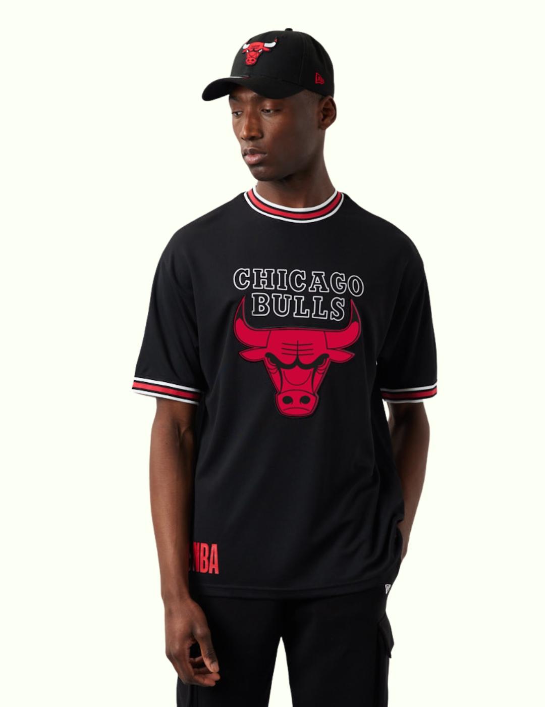 Camiseta new era chicago bulls oversize negro de hombre.