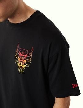 camisea new era C: Bulls logo stacked oversized negro.