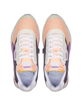 Zapatillas puma future rider play on naranja de mujer.