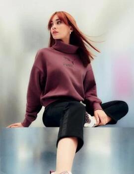 sudadera puma x Aitana cropped granate de mujer.