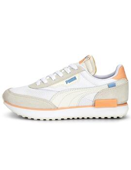 Zapatillas puma future rider soft beige naranja de mujer.