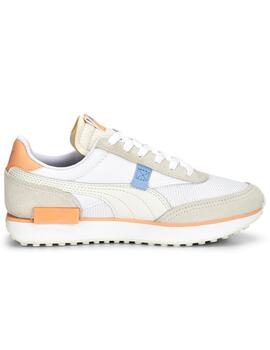 Zapatillas puma future rider soft beige naranja de mujer.