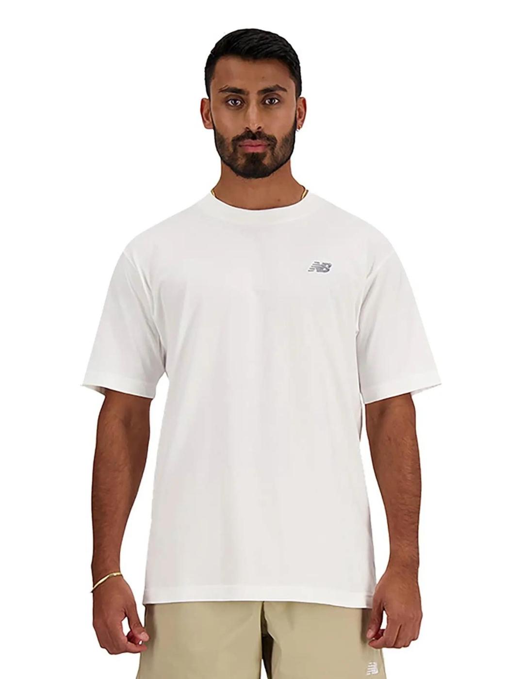 Camiseta New Balance essential cotton blanco de hombre.