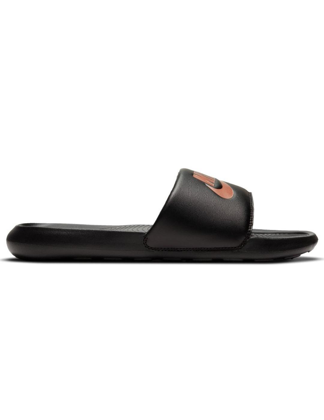 Chanclas nike victori one slide negro cobre de mujer.