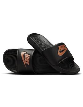 Chanclas nike victori one slide negro cobre de mujer.