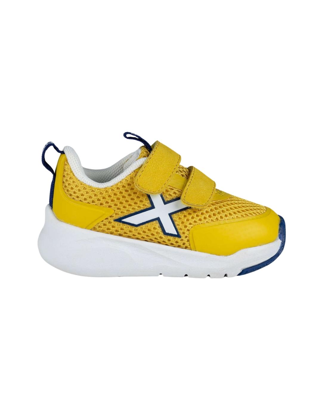 Zapatillas munich baby cloe 13 amarillo de bebé.