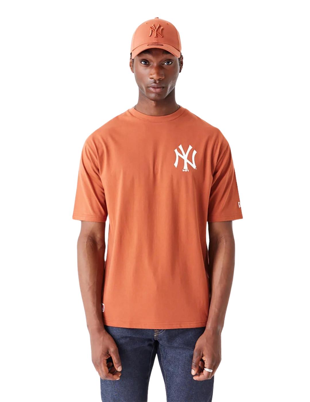 camiseta new era neyyan oversize wold series marrón hombre.