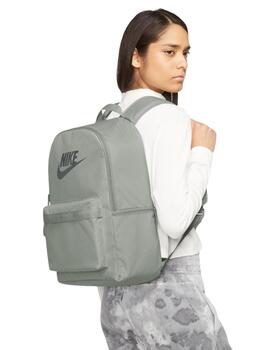 mochila nike heritage backpack plata unisex.