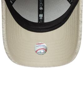 Gorra new era 9forty NY Yankees lana crema de mujer.