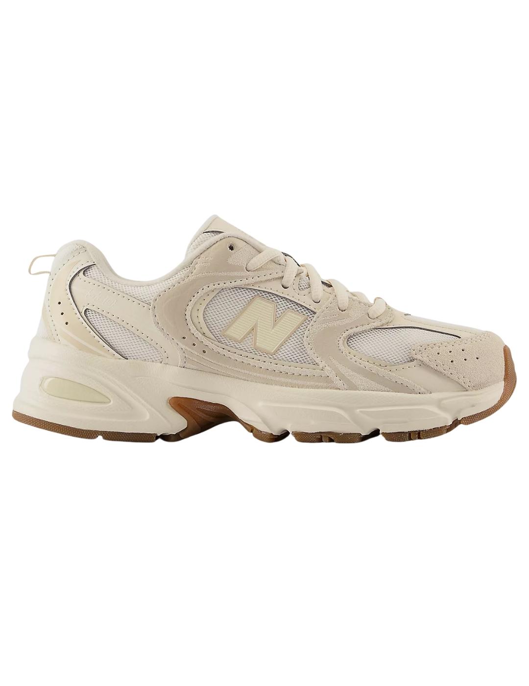 Zapatillas new balance gr530ul beige de niño.