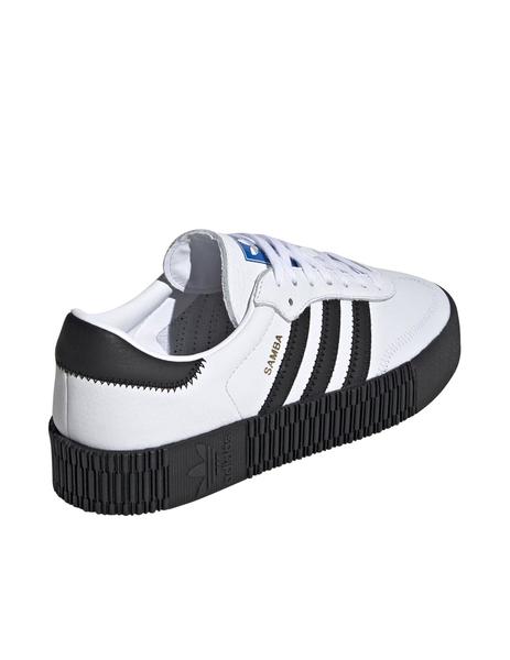 Zapatillas adidas negro de mujer.