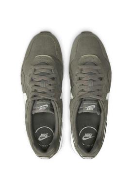 Zapatillas nike venture runner suede verde de hombre.