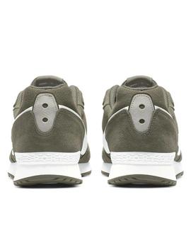 Zapatillas nike venture runner suede verde de hombre.