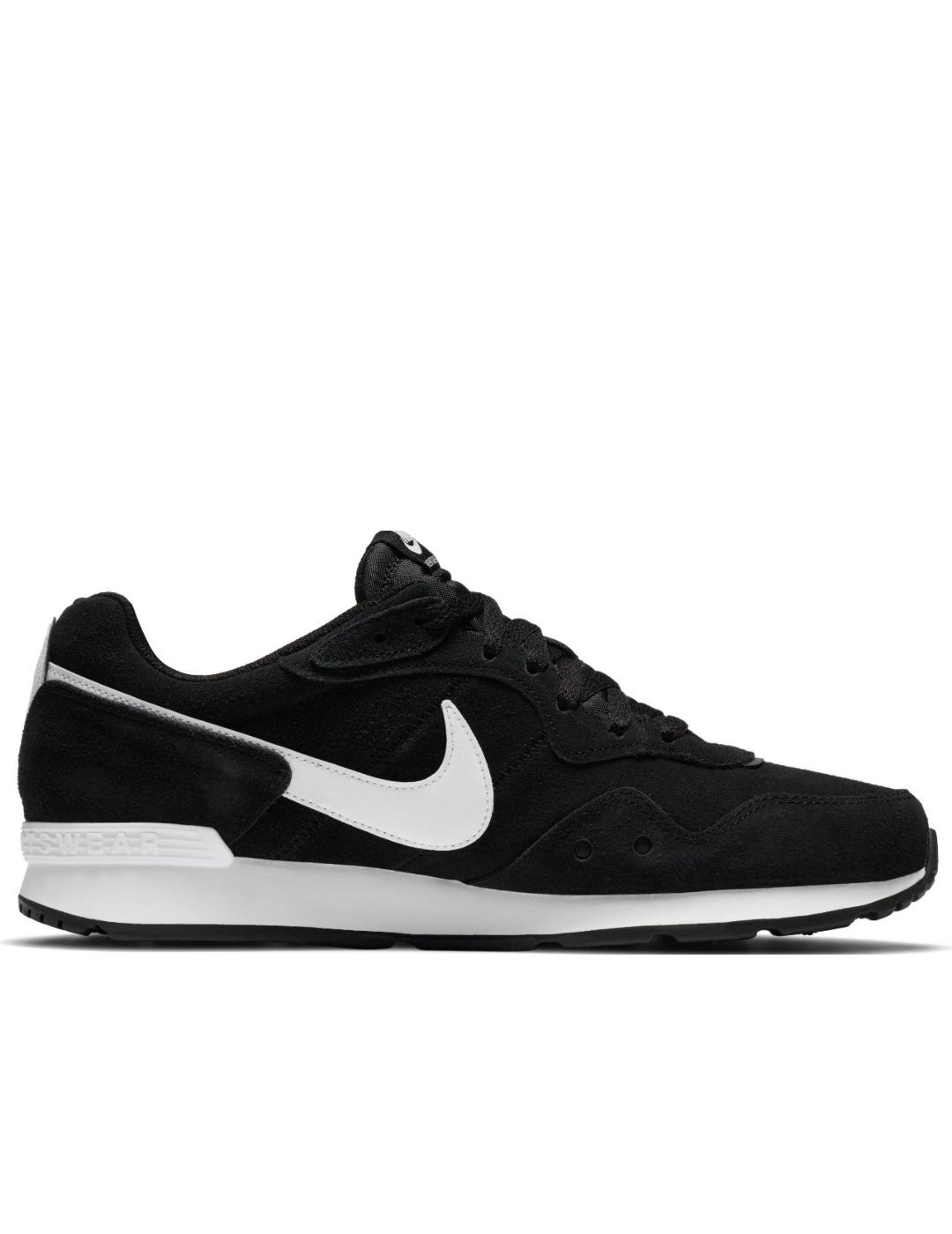 Zapatillas nike venture runner suede negro de hombre.