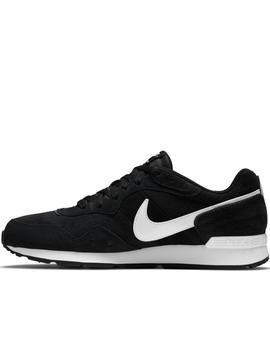 Zapatillas nike venture runner suede negro de hombre.