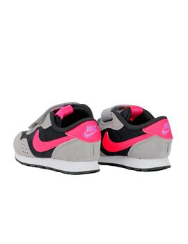 Zapatillas nike md valiant gris rosa de bebé.