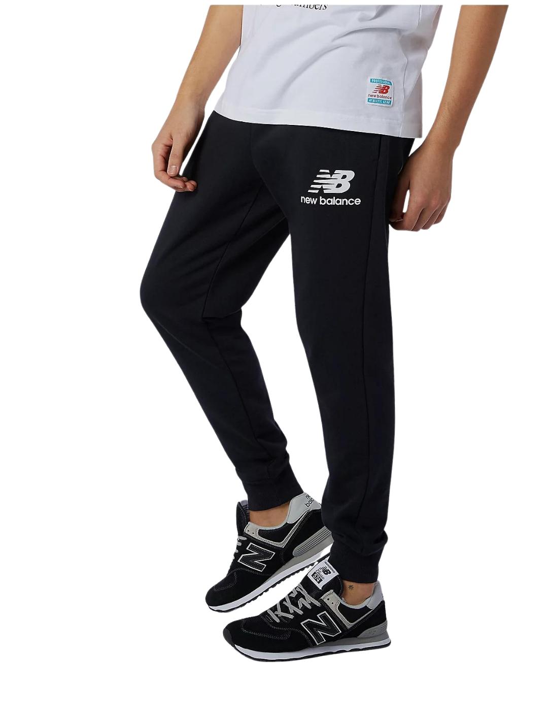 pantalon new balance essential negro de hombre.