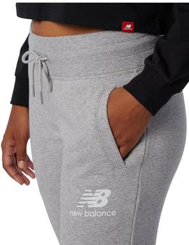 pantalon new balance Essentials French Terry gris de mujer.