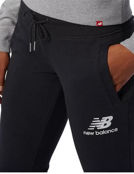 pantalon new balance Essentials French Terry negro de mujer.