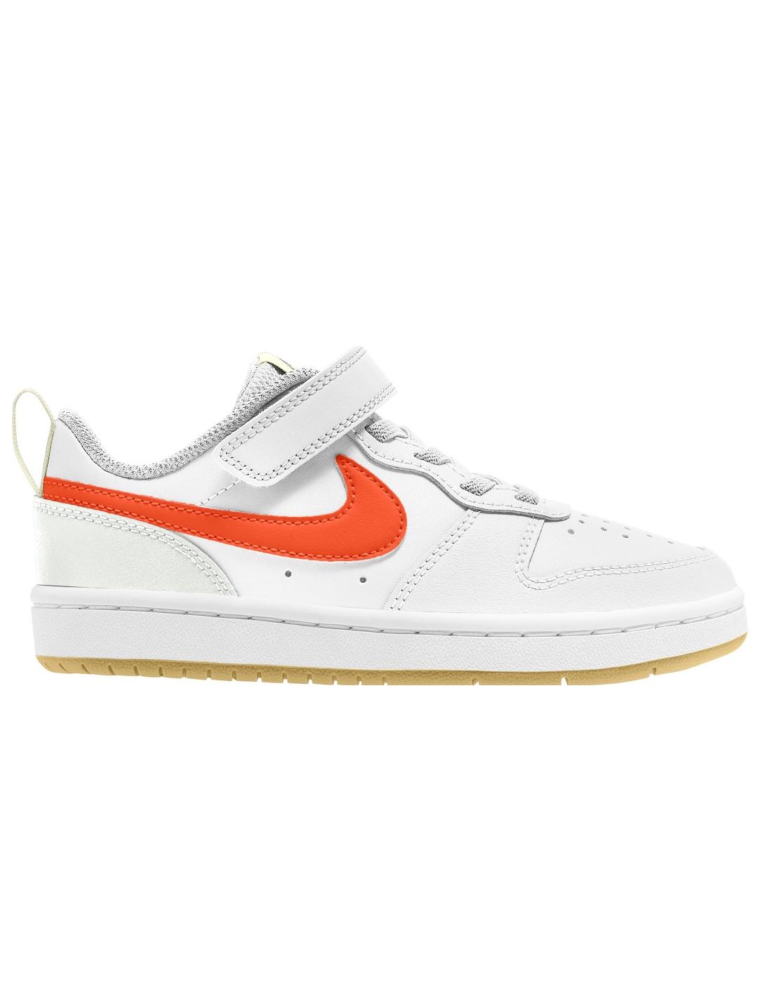 Zapatillas nike court borough blanco naranja de niño.