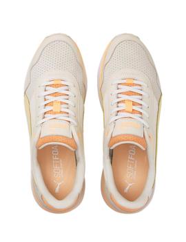 Zapatillas puma r78 voyage premium beige naranja de mujer.