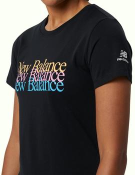 camiseta new balance essential celebrate negro de mujer.