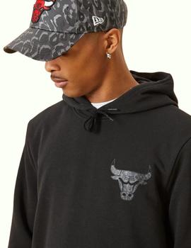 sudadera con capucha New Era logo chicago bulls negro.