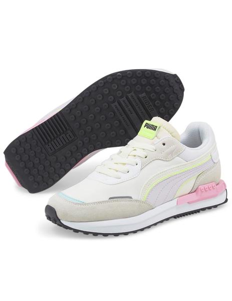 arena Deportes Estallar Zapatillas puma city rider beige violeta de mujer.