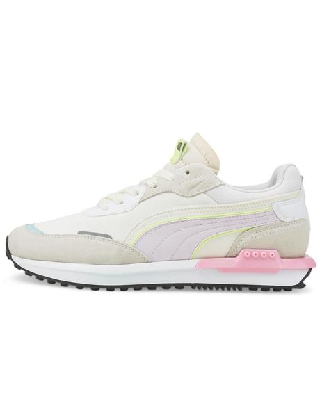 arena Deportes Estallar Zapatillas puma city rider beige violeta de mujer.